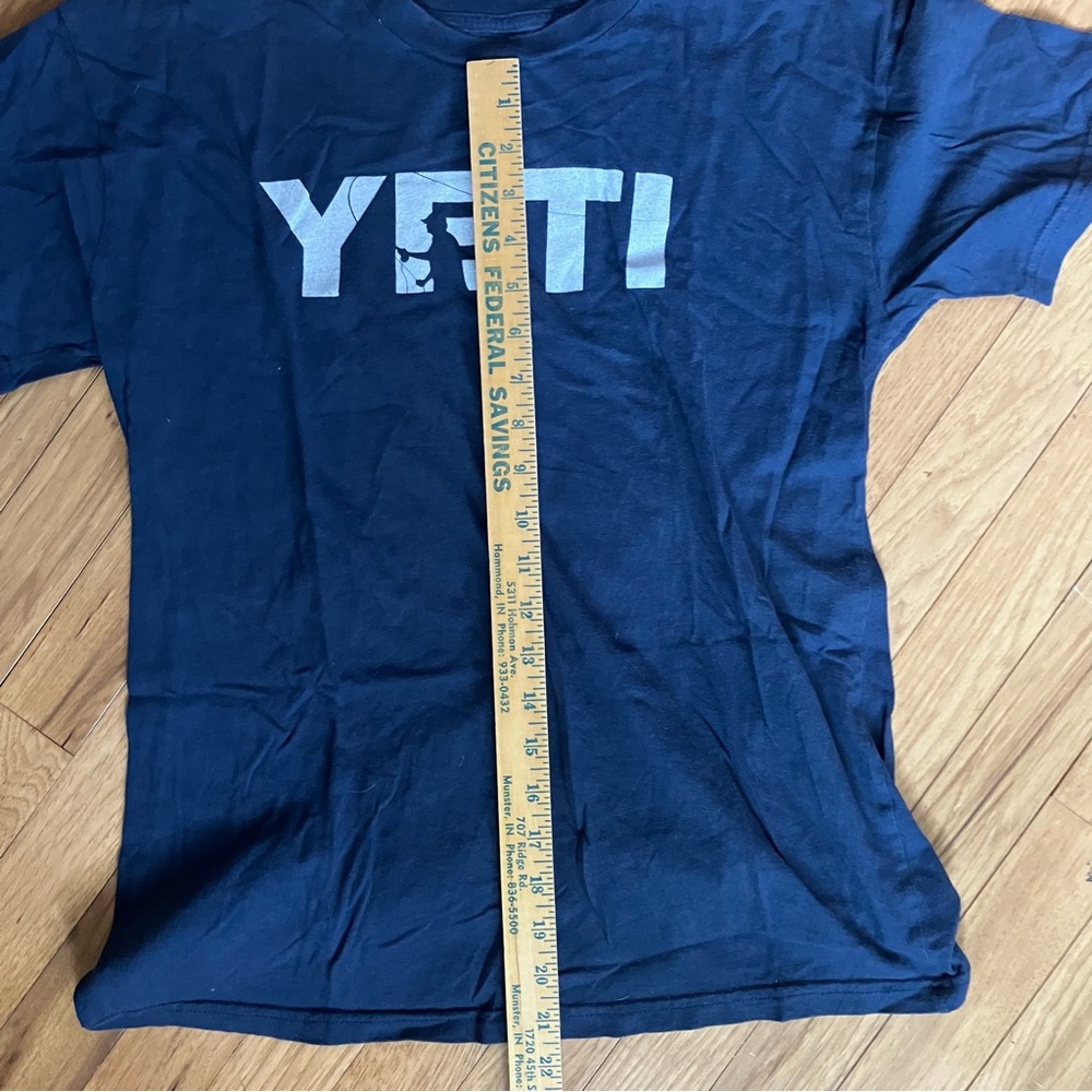 Yeti t-shirt/ men’s medium/ 100% cotton - Picture 4 of 5
